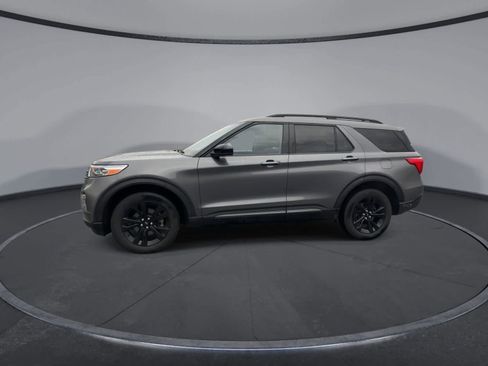 Certified 2022 Ford Explorer XLT w/ Equipment Group 202A AWD/4WD image 5
