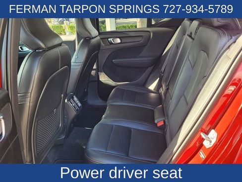 Used 2019 Volvo XC40 T5 Momentum image 14