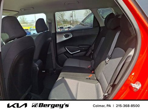 Used 2023 Kia Soul LX w/ LX Technology Package image 11