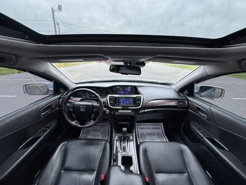 Used 2017 Honda Accord Touring image 18