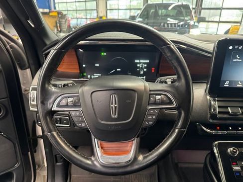 Used 2018 Lincoln Navigator L Reserve w/ Technology Package image 19