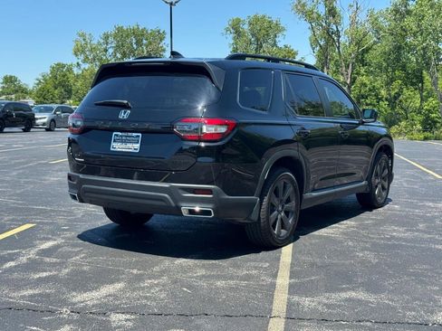 Used 2025 Honda Pilot Sport image 4