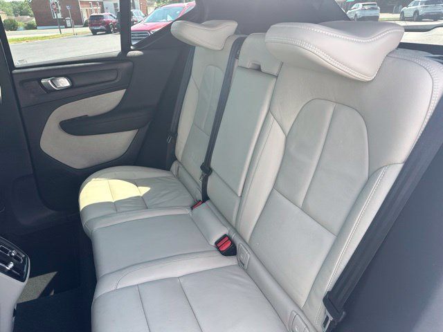 Used 2022 Volvo XC40 T4 Momentum FWD image 15