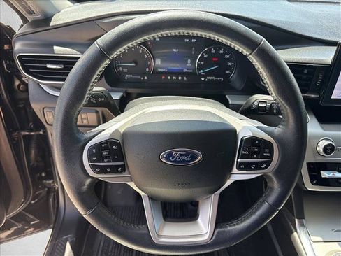 Used 2022 Ford Explorer XLT w/ Equipment Group 202A RWD image 13