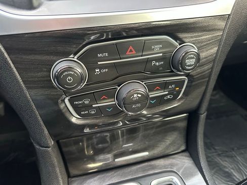 Used 2022 Chrysler 300 Touring L image 23