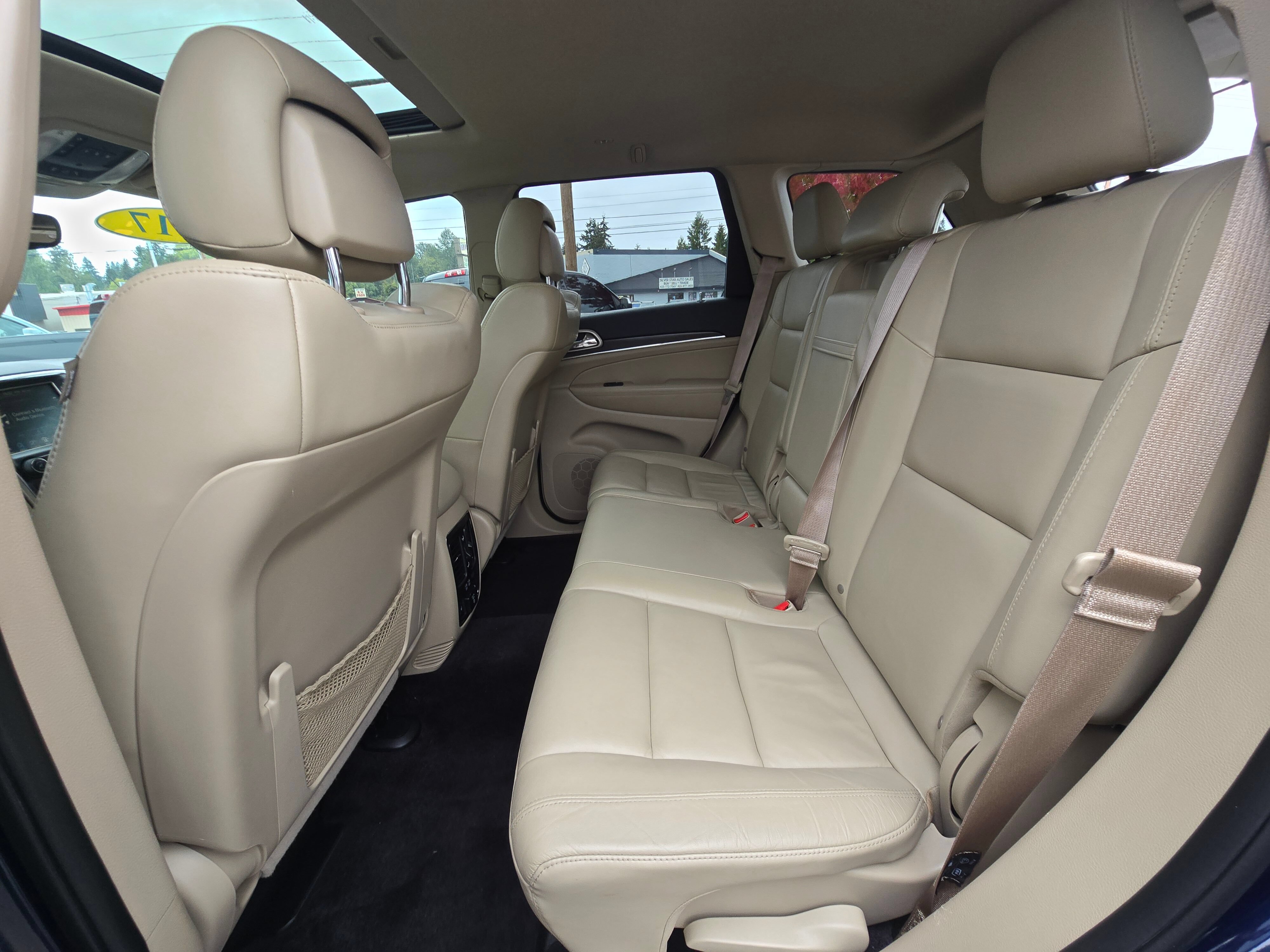 Used 2017 Jeep Grand Cherokee Limited AWD/4WD image 16