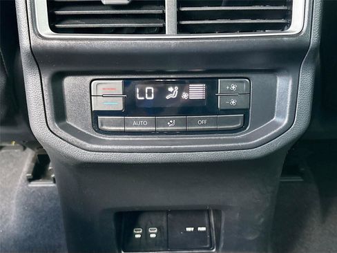 Used 2025 Volkswagen Atlas SE FWD image 25