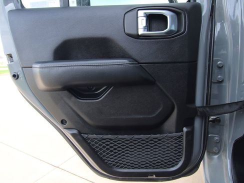 Used 2023 Jeep Wrangler Unlimited Sahara image 40