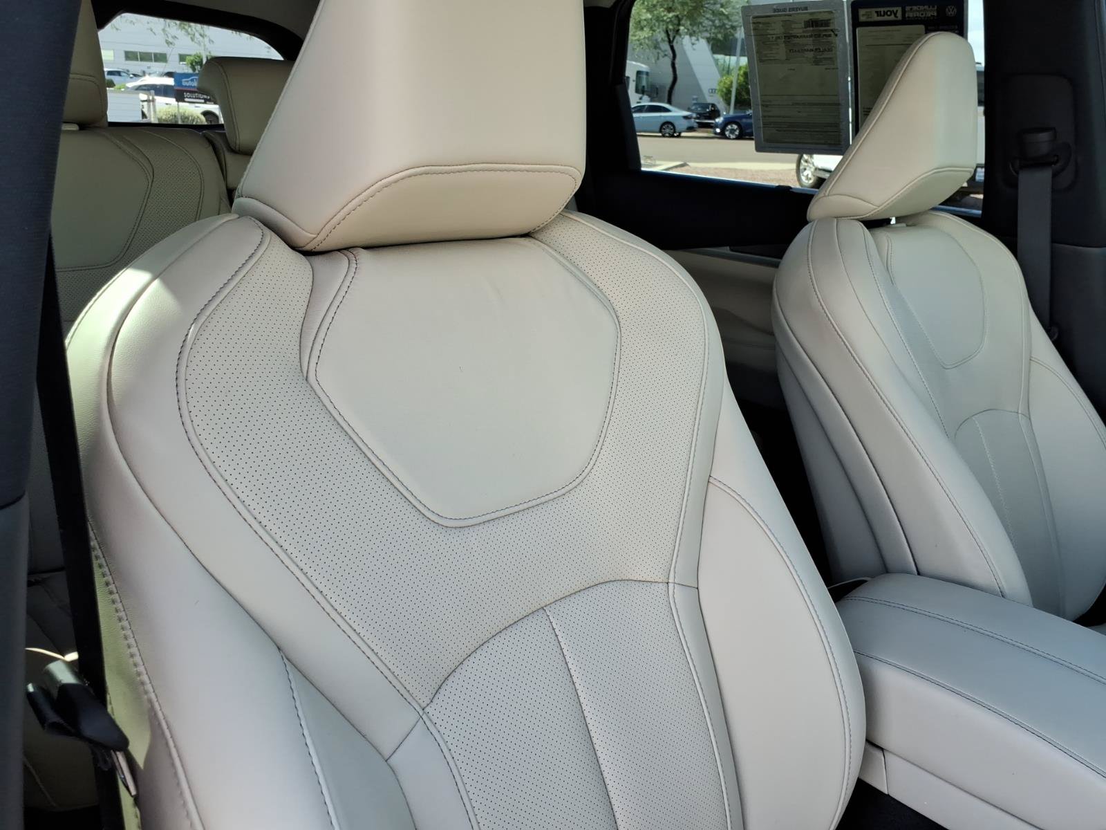 Used 2025 INFINITI QX60 Luxe w/ Vision Package FWD image 12