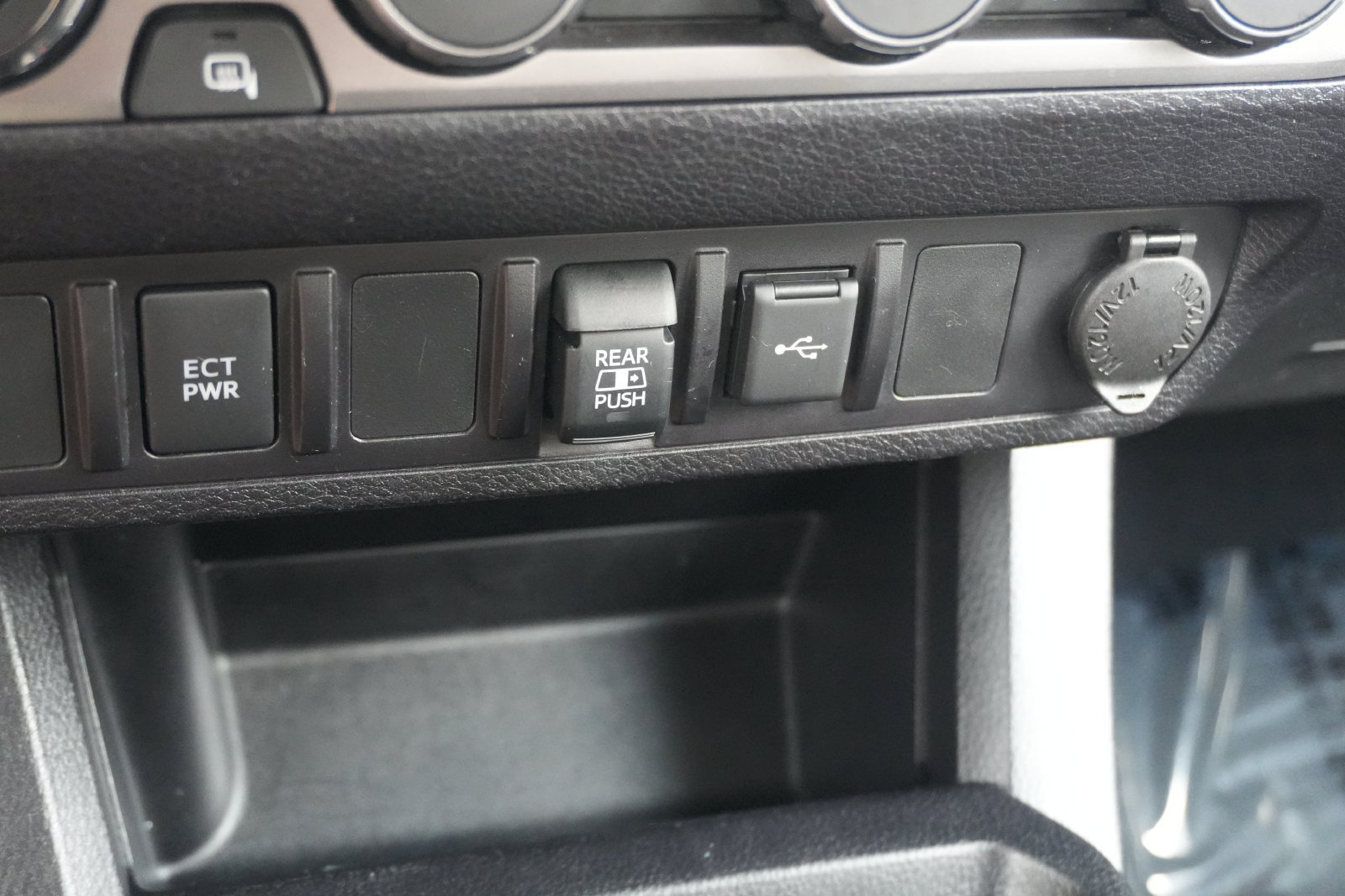 Used 2021 Toyota Tacoma SR5 AWD/4WD image 33