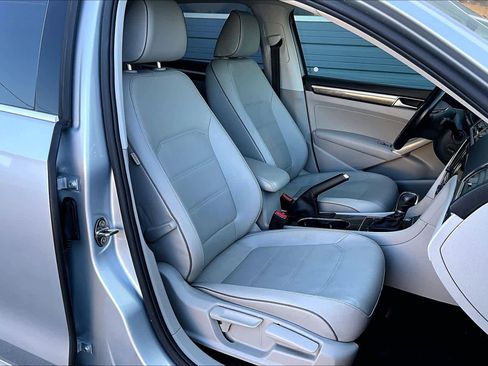 Used 2018 Volkswagen Passat 2.0T SE image 9