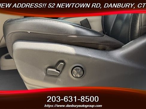 Used 2022 Chrysler Pacifica Touring-L FWD image 13