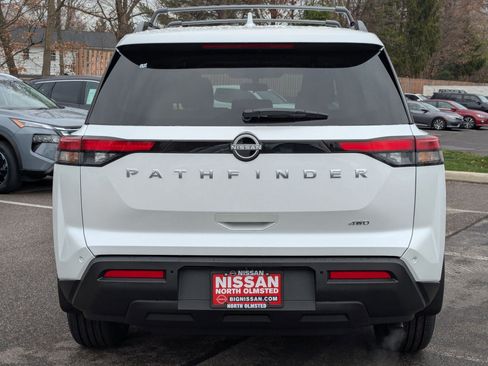 New 2025 Nissan Pathfinder SV image 7