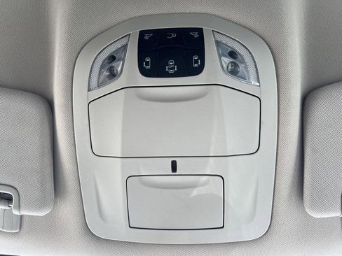 Used 2023 Chrysler Pacifica Touring-L FWD image 34