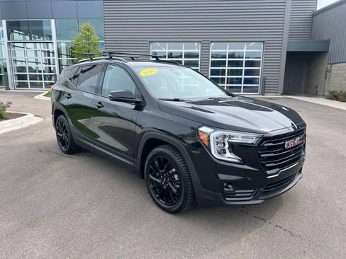 Used 2023 GMC Terrain SLT w/ Tech Package FWD image 3