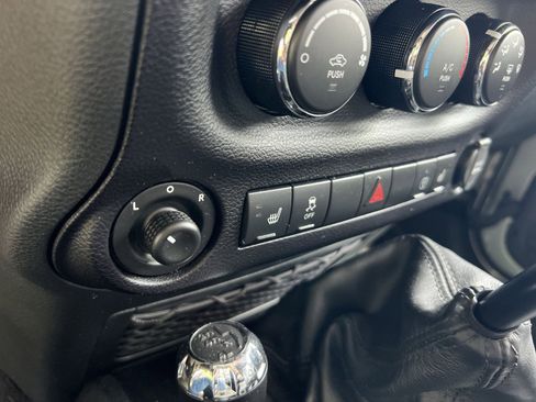 Used 2016 Jeep Wrangler Unlimited Rubicon AWD/4WD image 25