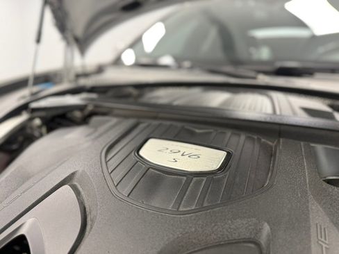 Used 2018 Porsche Panamera 4S AWD/4WD image 30