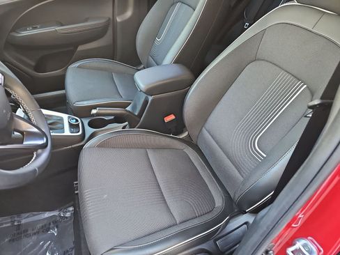 Used 2022 Hyundai Venue Limited FWD image 15