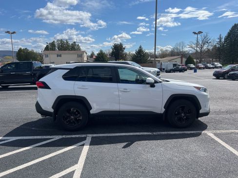 Used 2020 Toyota RAV4 XLE w/ Convenience Package image 7