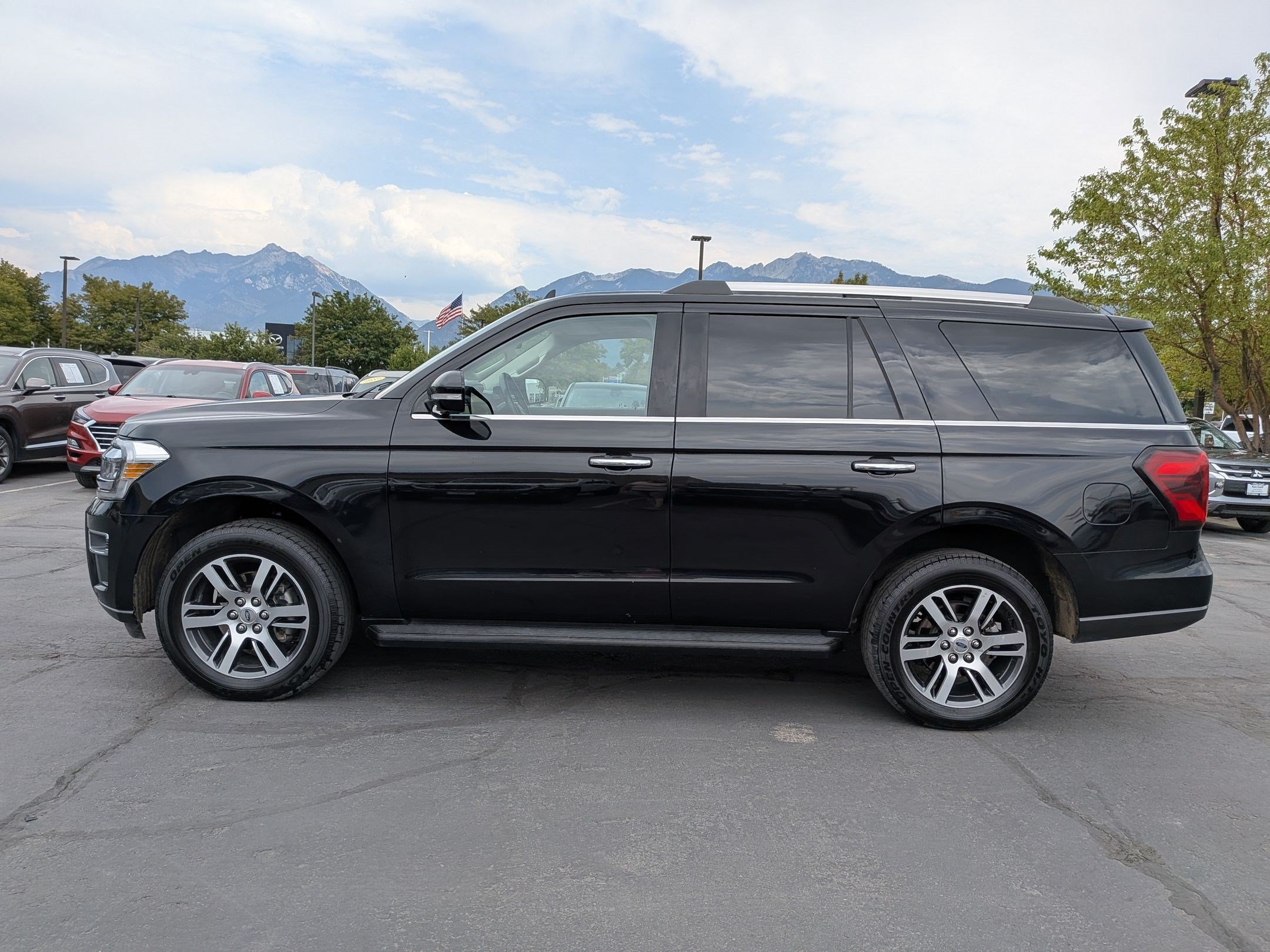 Used 2024 Ford Expedition Limited AWD/4WD image 10