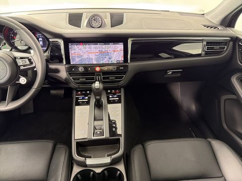 Certified 2026 Porsche Macan AWD/4WD image 28