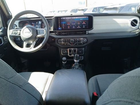 Used 2024 Jeep Wrangler Sahara image 12