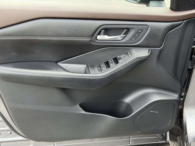 Used 2023 Nissan Rogue SL AWD/4WD image 15