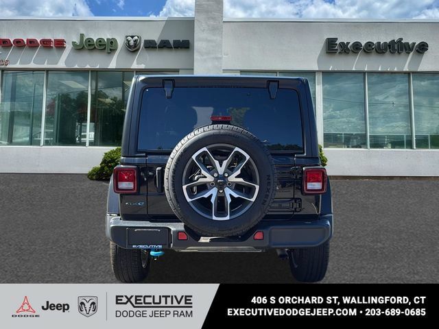 Used 2024 Jeep Wrangler Unlimited w/ Convenience Group AWD/4WD image 5