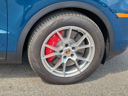 Certified 2025 Porsche Cayenne S AWD/4WD image 13