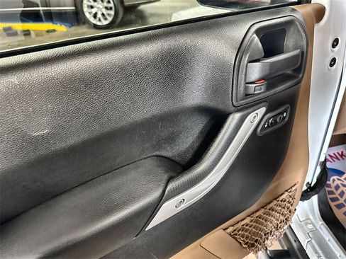 Used 2015 Jeep Wrangler Unlimited Rubicon w/ Dual Top Group image 14