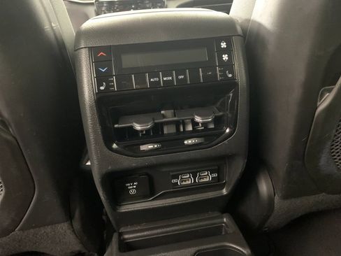 Used 2023 Jeep Grand Cherokee L Limited RWD image 33