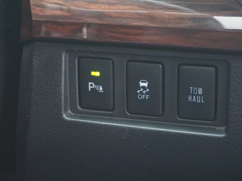 Used 2015 Toyota Tundra Limited w/ Limited Premium Package AWD/4WD image 13