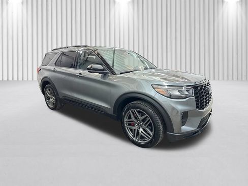 Used 2026 Ford Explorer ST-Line w/ ST-Line Street Pack AWD/4WD image 2