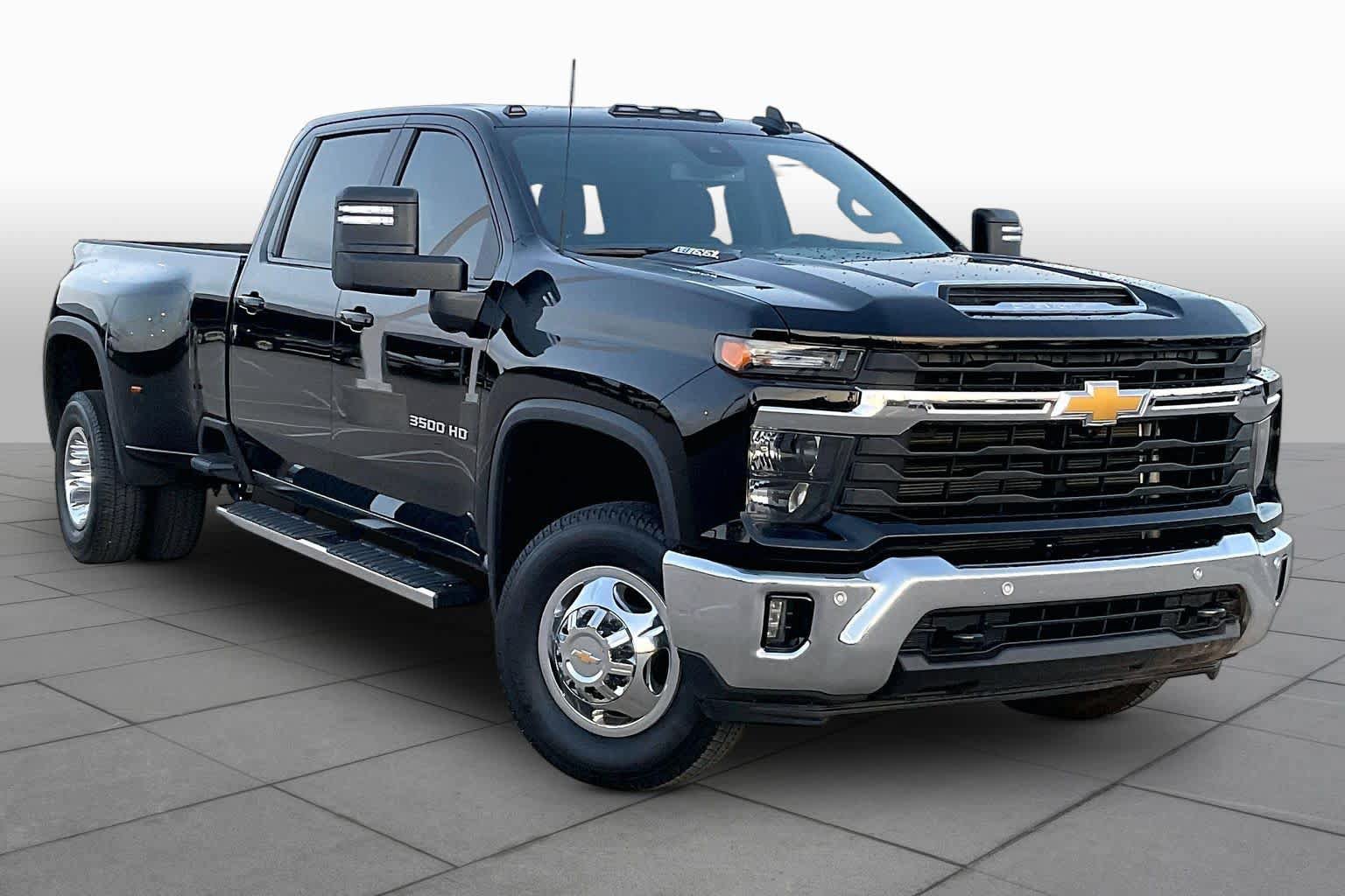 Used 2026 Chevrolet Silverado 3500 LT w/ Safety Package AWD/4WD image 4