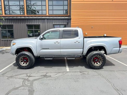 Used 2023 Toyota Tacoma SR5 w/ Technology Package AWD/4WD image 2