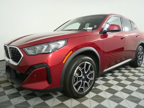 Certified 2025 BMW X2 xDrive28i image 8