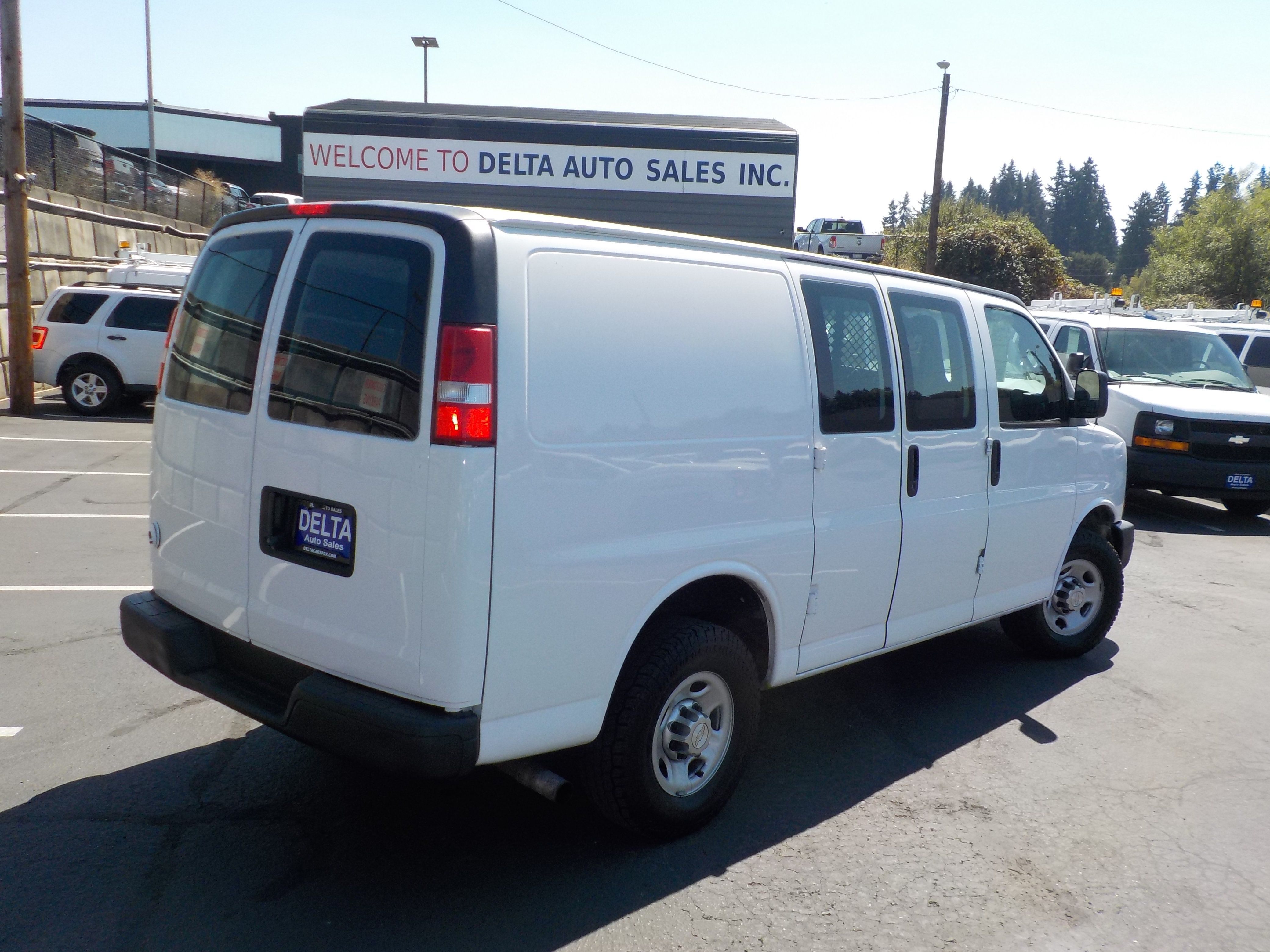 Used 2016 Chevrolet Express 2500 RWD image 8