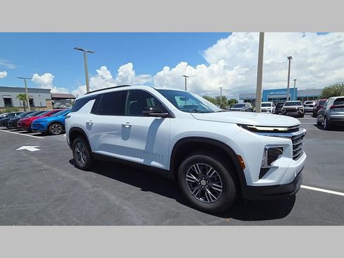 New 2026 Chevrolet Traverse LT w/ Driver Confidence Package AWD/4WD image 25