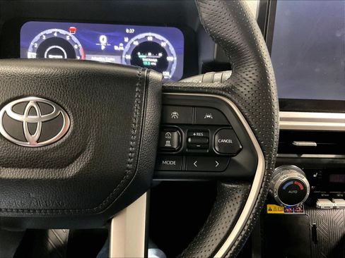 Used 2025 Toyota 4Runner TRD Off-Road Premium AWD/4WD image 24
