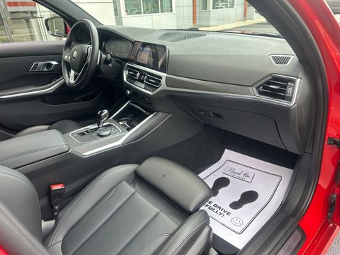 Used 2022 BMW 330i xDrive Sedan AWD/4WD image 11