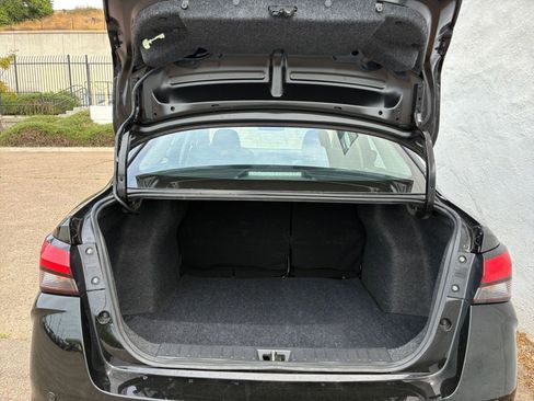 Used 2025 Nissan Versa SV FWD image 29