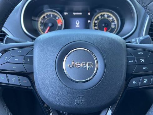 Used 2023 Jeep Cherokee Altitude Lux image 23