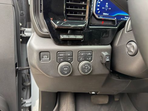 Used 2025 Chevrolet Silverado 1500 ZR2 w/ Technology Package image 38