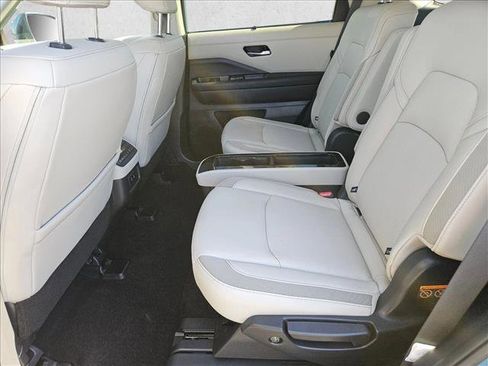 New 2026 Nissan Pathfinder SL image 12