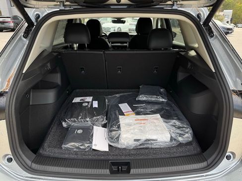 New 2025 Volkswagen Tiguan SE image 11