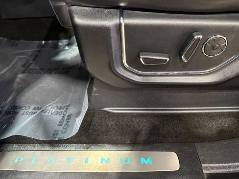 Used 2017 Ford F250 Platinum w/ Platinum Ultimate Package AWD/4WD image 92