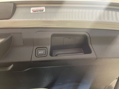 Used 2023 GMC Acadia SLE w/ Driver Convenience Package image 20