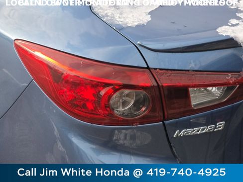 Used 2018 MAZDA MAZDA3 Touring image 14