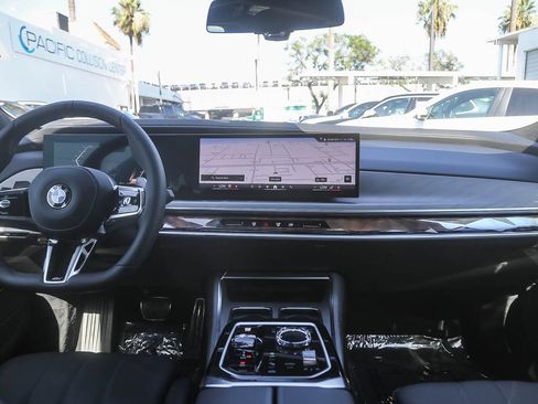 Used 2026 BMW 760i xDrive AWD/4WD image 9