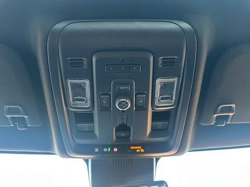 Used 2023 GMC Yukon XL Denali image 17